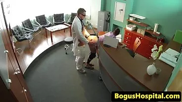 MF familypies: sẽ không che của tôi stepsister Hale Reed Reed talks đến của tôi vòi Nước trên PornHD