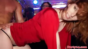Cô Gái tóc vàng blowjob brunette nhóm phim sex không che giấu tình dục hardcore